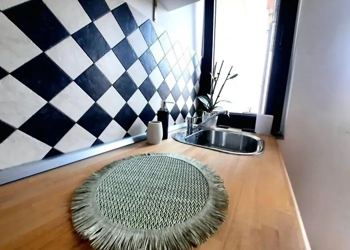 Lägenhet One Bedroom By The Park Old Town Belle Vue *