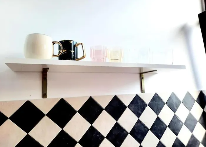 Lägenhet One Bedroom By The Park Old Town Belle Vue *