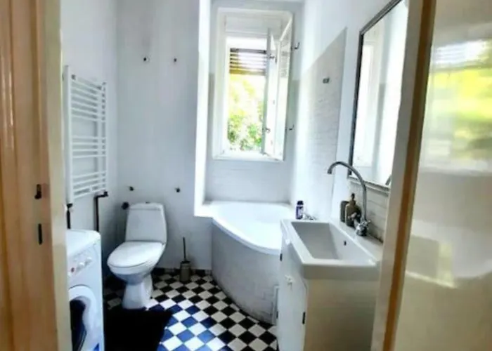 One Bedroom By The Park Old Town Belle Vue Apartment *